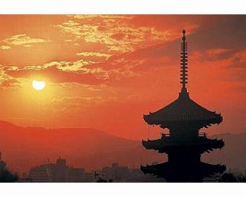 やのまん/八坂の塔と夕陽（京都） / 30667
